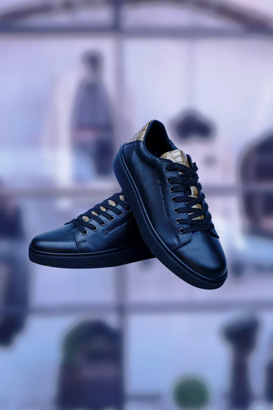 Sneaker Black scaled Crawl Clothing